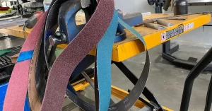 ¿Qué diferencia hay entre una lija de banda para metal y otras lijas industriales?