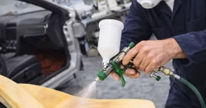 Usos profesionales de la cola de contacto para pistola. Automoción, tapicería y más.